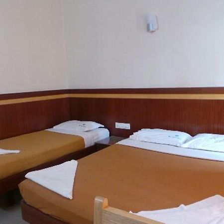 Mlc Gateway Deluxe Inn Bangalore Eksteriør billede