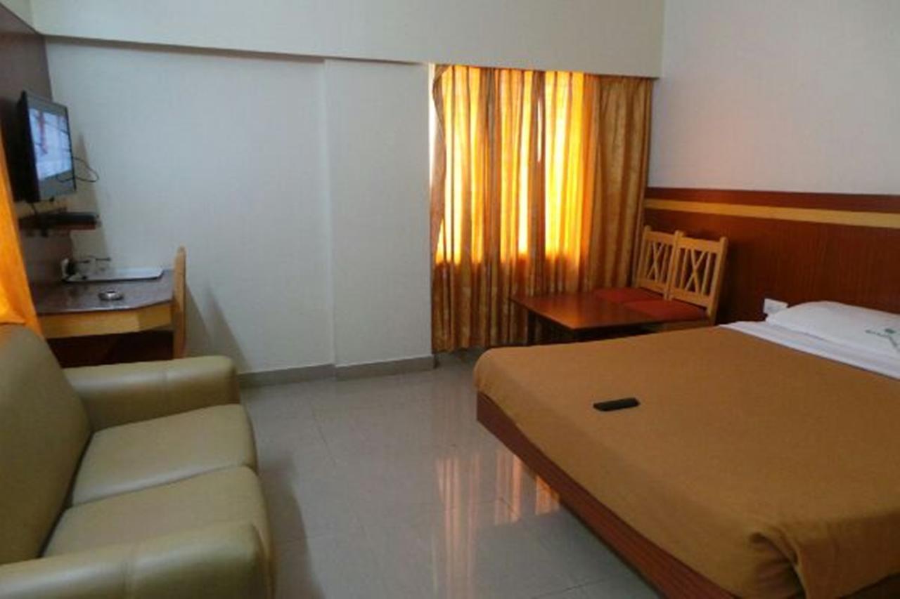 Mlc Gateway Deluxe Inn Bangalore Eksteriør billede